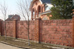 забор изх кирпичных блоков у дома фотографии (картинка №39)